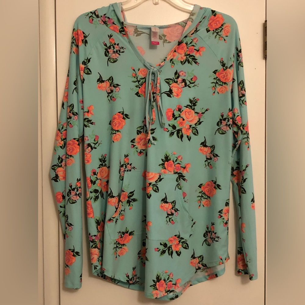🌸🌹💙XXL Juniors lightweight hoodie. Beautiful colors and print. Quick shipper!